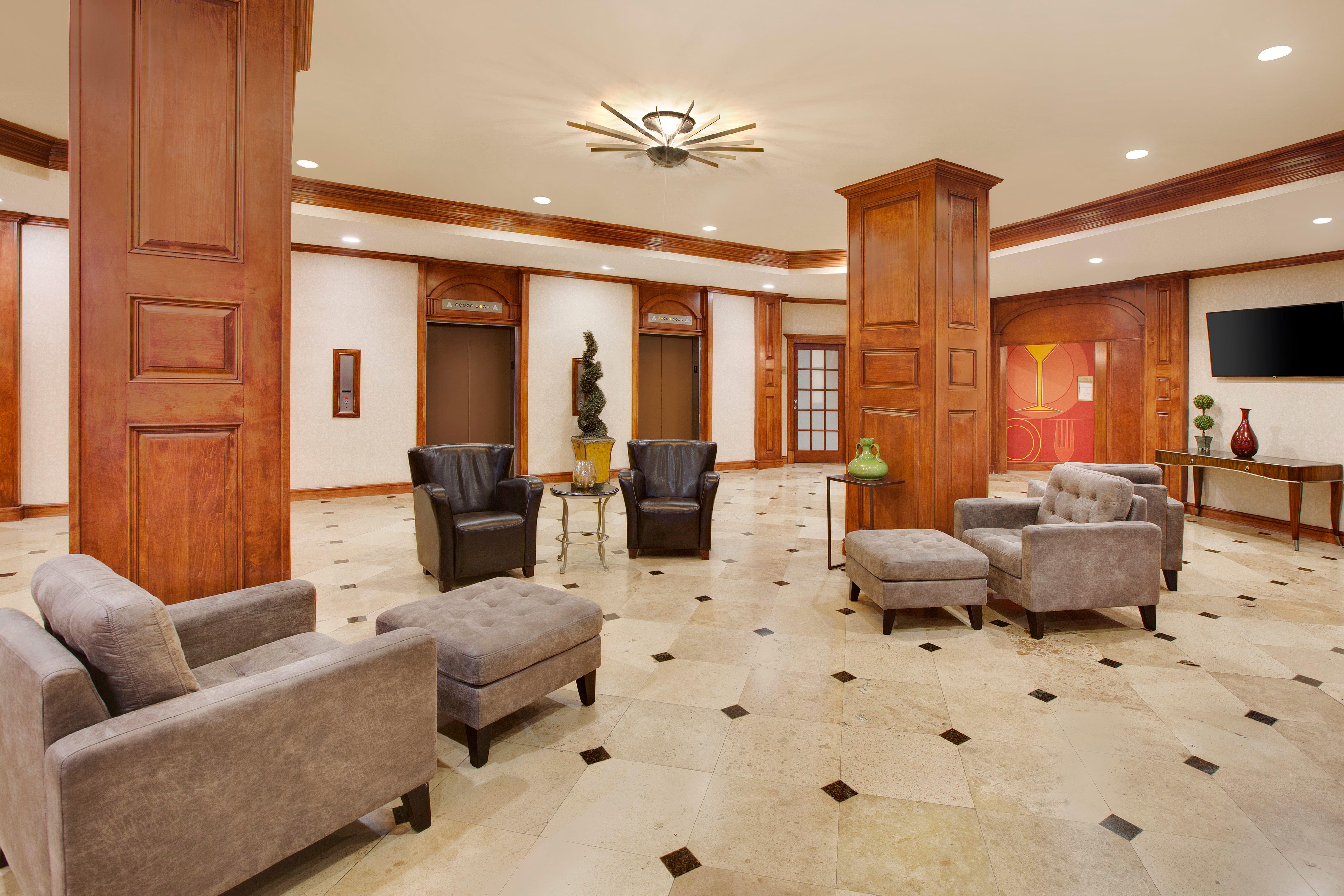 Holiday Inn Express Dallas Market Center By Ihg Ngoại thất bức ảnh