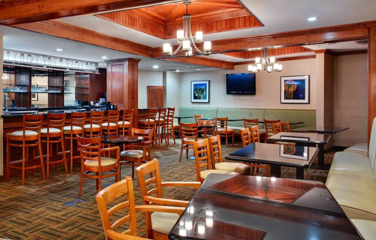 Holiday Inn Express Dallas Market Center By Ihg Ngoại thất bức ảnh